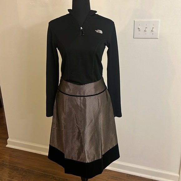 Ann Taylor Silk and Cotton Blend Gold Print and Faux Velvet Lined Skirt, Sz. 2. - Picture 1 of 12